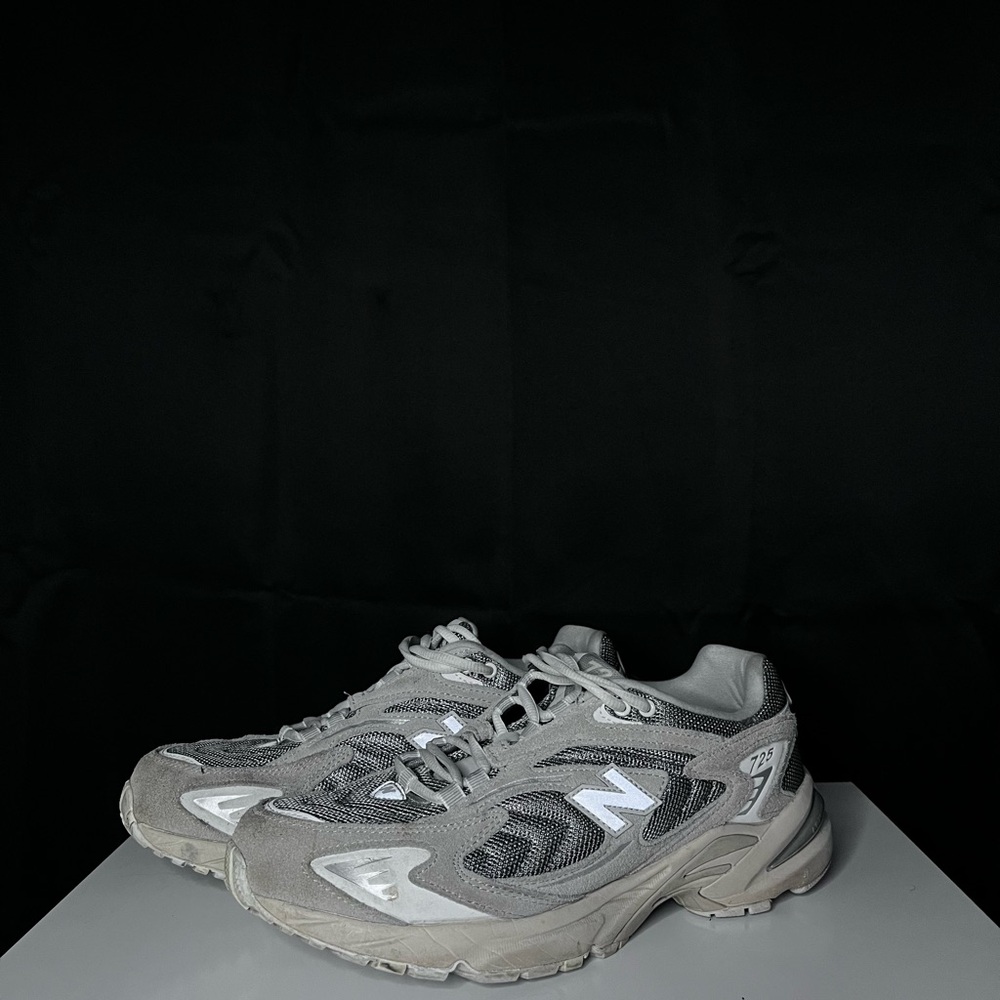 New Balance 725 Sneakers